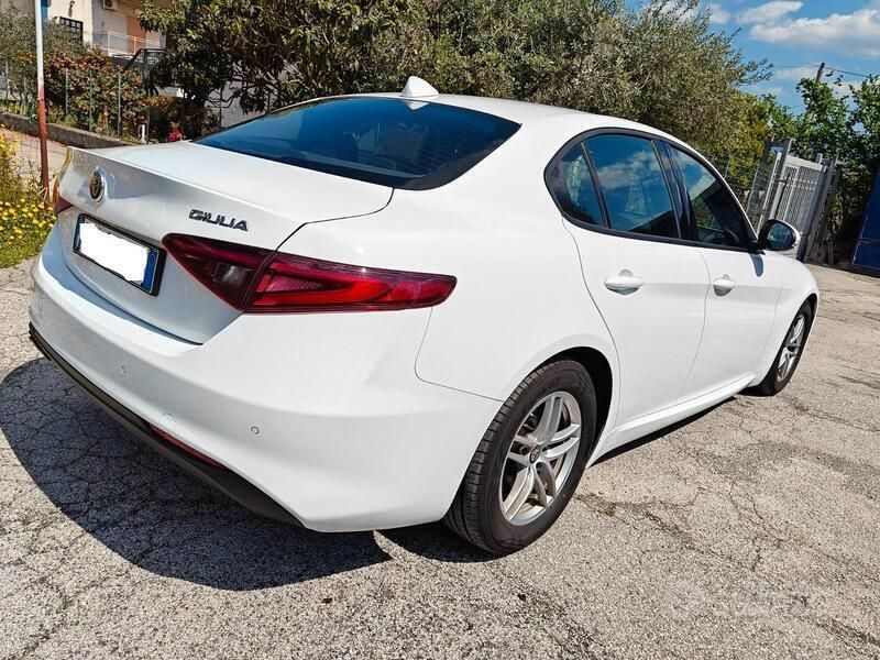 Usata Alfa Romeo Giulia 150 CV (110 kW) 2018 Bianco Berlina