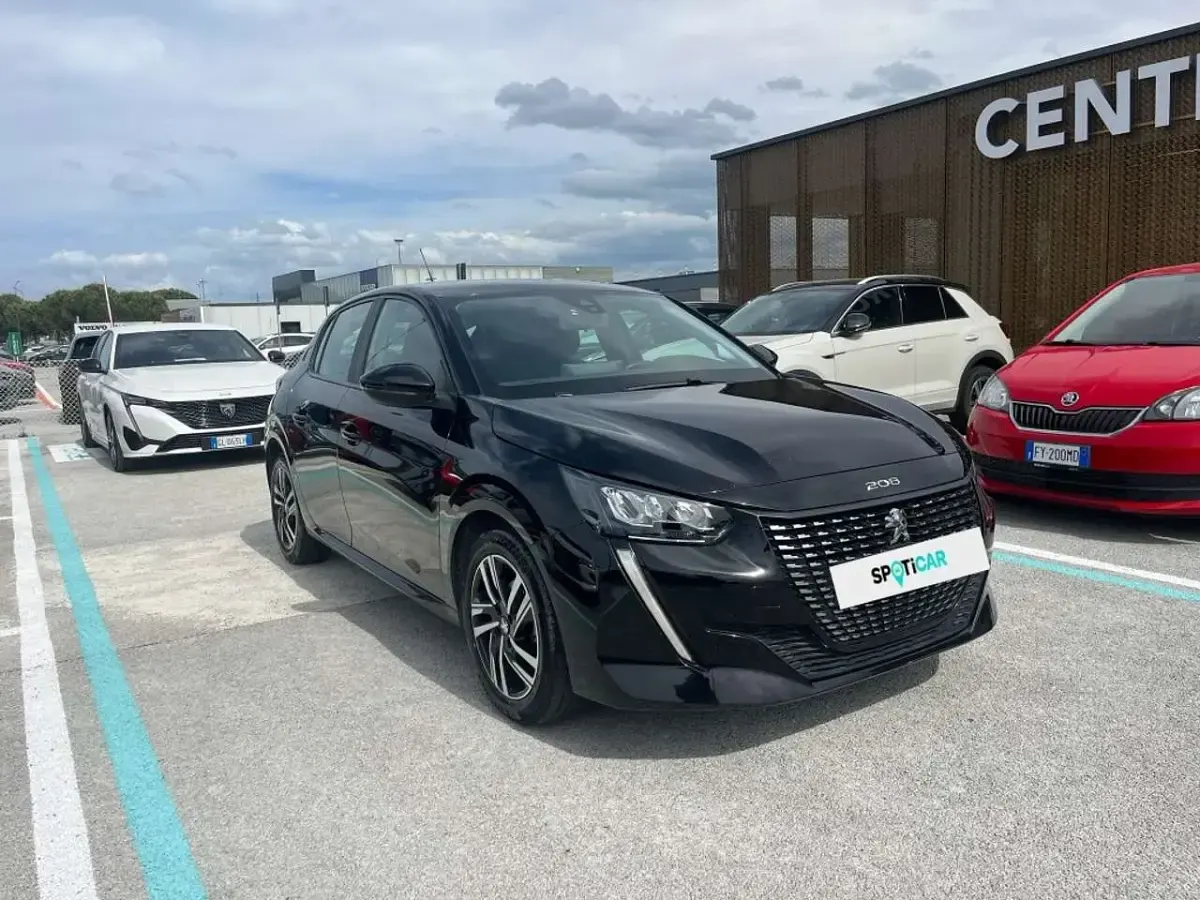 Usata Peugeot 208 75 CV (55 kW) 2023 Nero met. Utilitaria