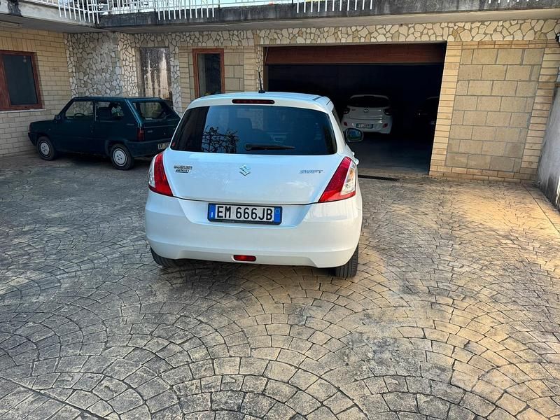 Usata Suzuki Swift 94 CV (69 kW) 2012 Bianco Utilitaria