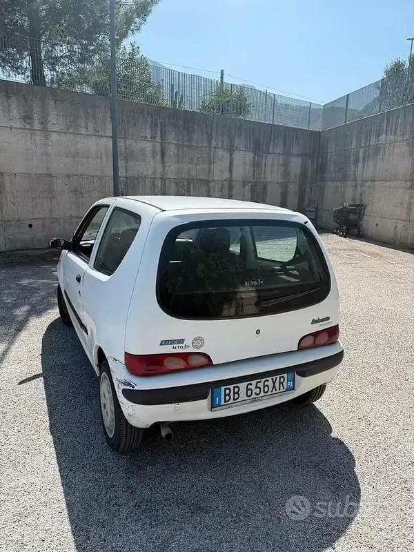 Usata Fiat 600 54 CV (39 kW) 1999 Bianco Berlina