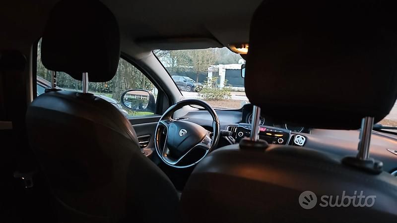 Usata Lancia Ypsilon 69 CV (50 kW) 2011 Utilitaria