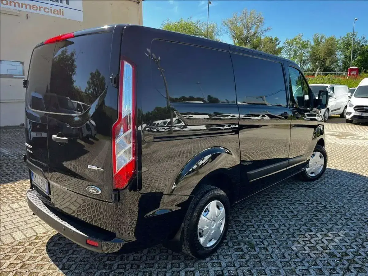 Usata Ford Transit Custom Trend 131 CV (96 kW) 2023 Nero metallizzato Furgone