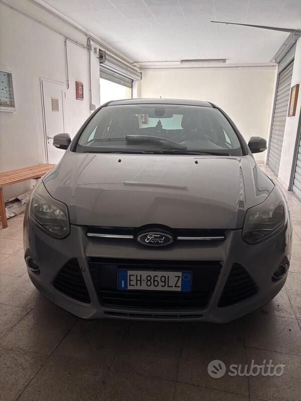 Usata Ford Focus 115 CV (84 kW) 2011 Grigio Berlina