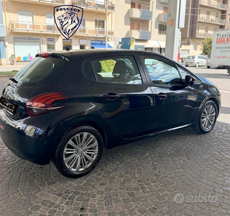 Usata Peugeot 208 80 CV (58 kW) 2016 Blu Utilitaria