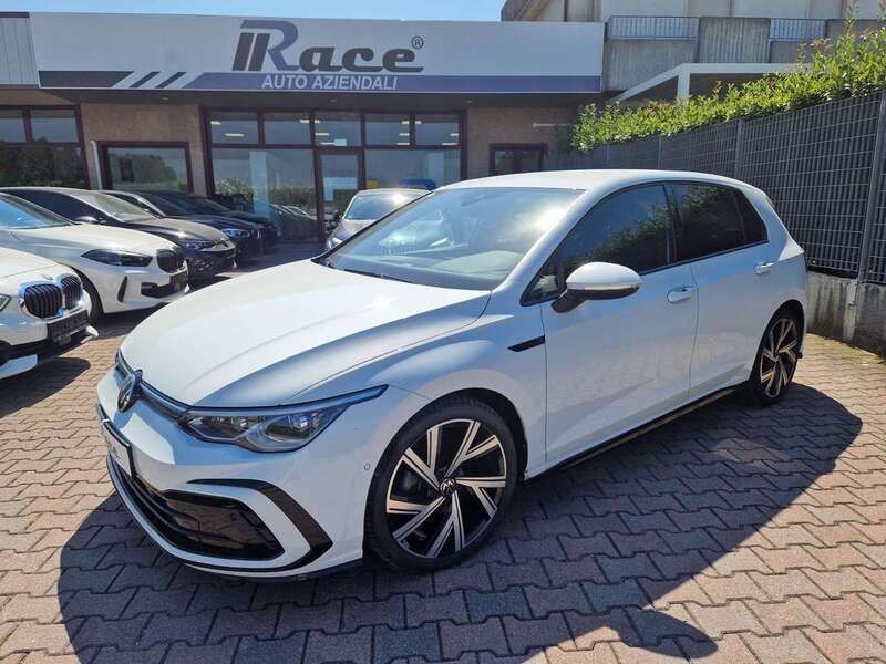 Bianco Usata 2022 VW Golf VIII R-line Tre volumi | 24.100 € (Ottimo prezzo) - Immagine 1/4