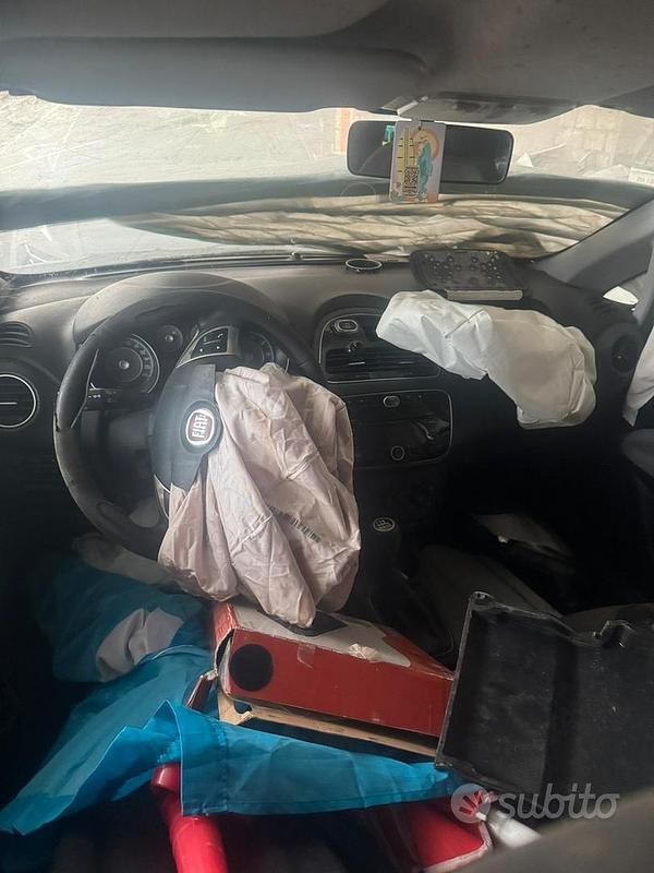 Bianco Usata 2015 Fiat Punto Due volumi | 400 € - Immagine 1/4