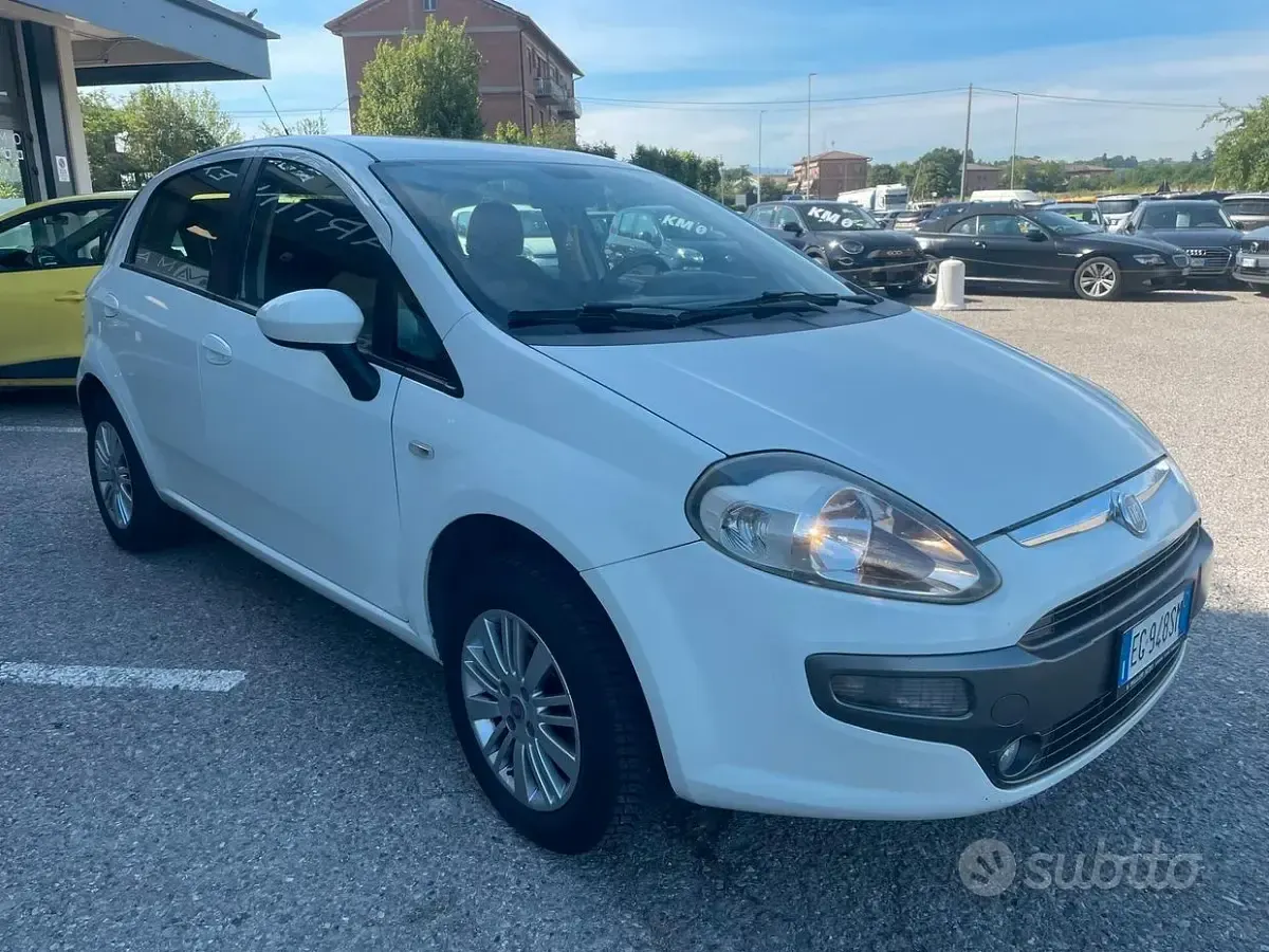 Usata Fiat Punto Evo Dynamic 70 CV (51 kW) 2011 Bianco Utilitaria