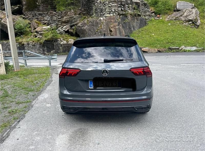 Usata VW Tiguan R-line 150 CV (110 kW) 2022 Grigio SUV