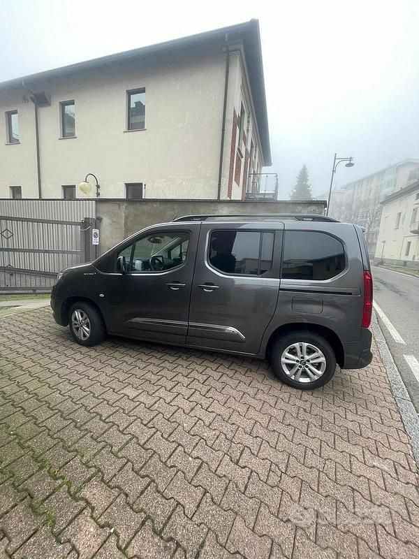 Gebraucht Toyota Proace Verso City 100 kW (136 PS) 2023 Grau Kombi