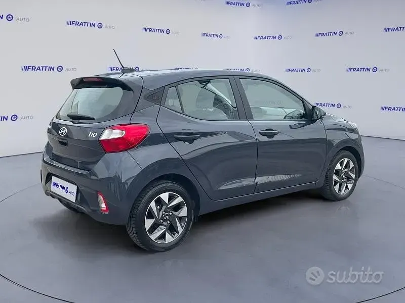 Usata Hyundai i10 67 CV (49 kW) 2024 Aurora grey [a7g]  micalizzat Utilitaria