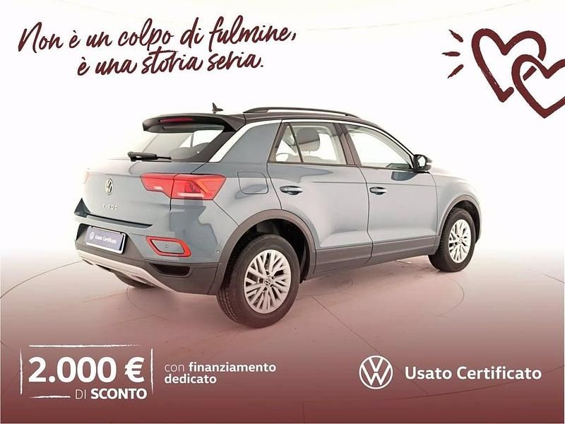 Usata VW T-Roc Life 116 CV (85 kW) 2025 Petroleum blue metallizzato nero SUV
