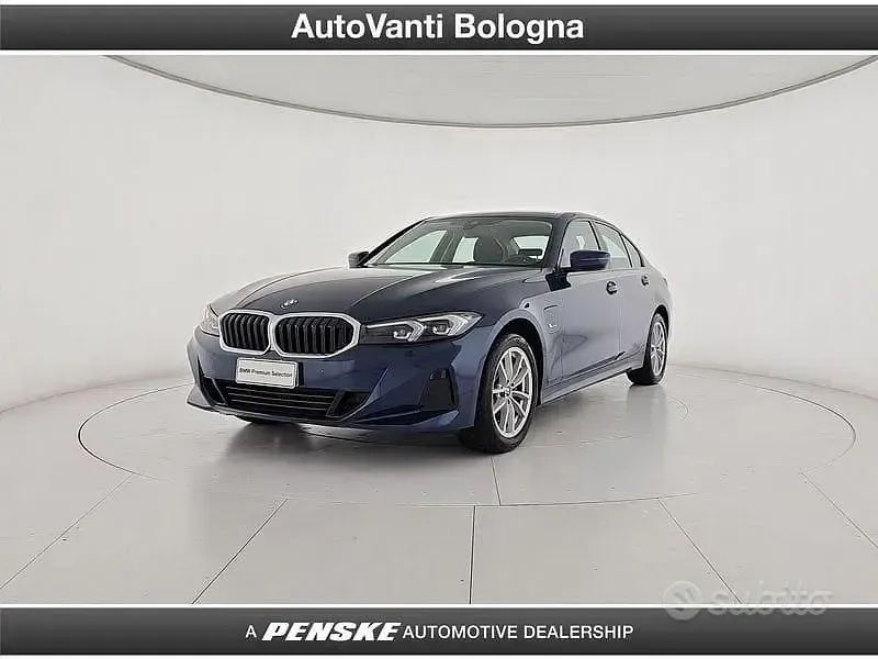 Usata BMW 320e Efficient Dynamics 204 CV (150 kW) 2023 Blu Berlina