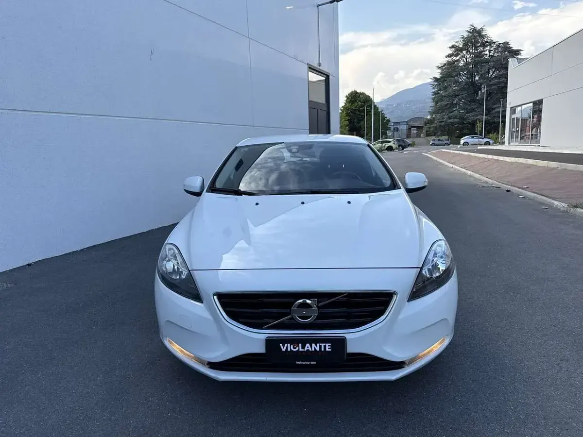 Usata Volvo V40 114 CV (83 kW) 2015 Bianco Berlina