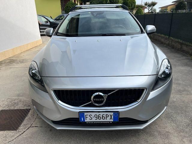 Usata Volvo V40 Business Edition 120 CV (88 kW) 2018 Argento Station wagon