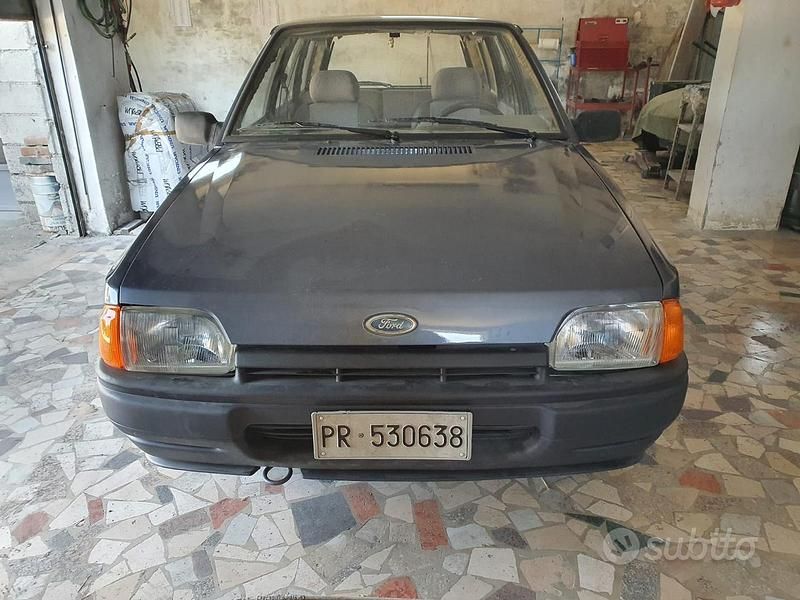 Usata Ford Escort 60 CV (44 kW) 1988 Grigio Station wagon