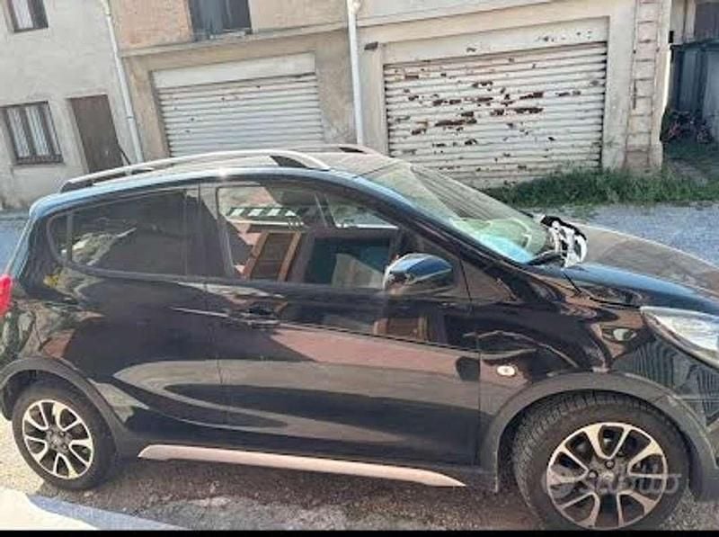 Usata Opel Karl Rocks 75 CV (55 kW) 2018 Nero Utilitaria