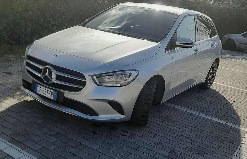 Usata Mercedes B180 116 CV (85 kW) 2021 Argento Monovolume