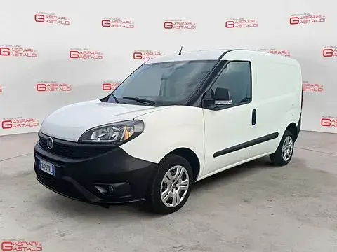 Begagnad Fiat Doblò Lounge 95 HK (69 kW) 2020 Minibuss