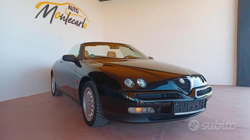 Usata Alfa Romeo Spider 192 CV (141 kW) 1996 Nero Cabrio