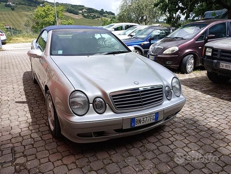 Usata Mercedes CLK200 192 CV (141 kW) 2000 Grigio Cabrio
