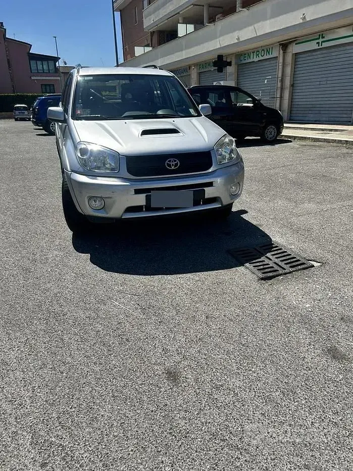 Usata Toyota RAV4 116 CV (85 kW) 2004 Grigio SUV