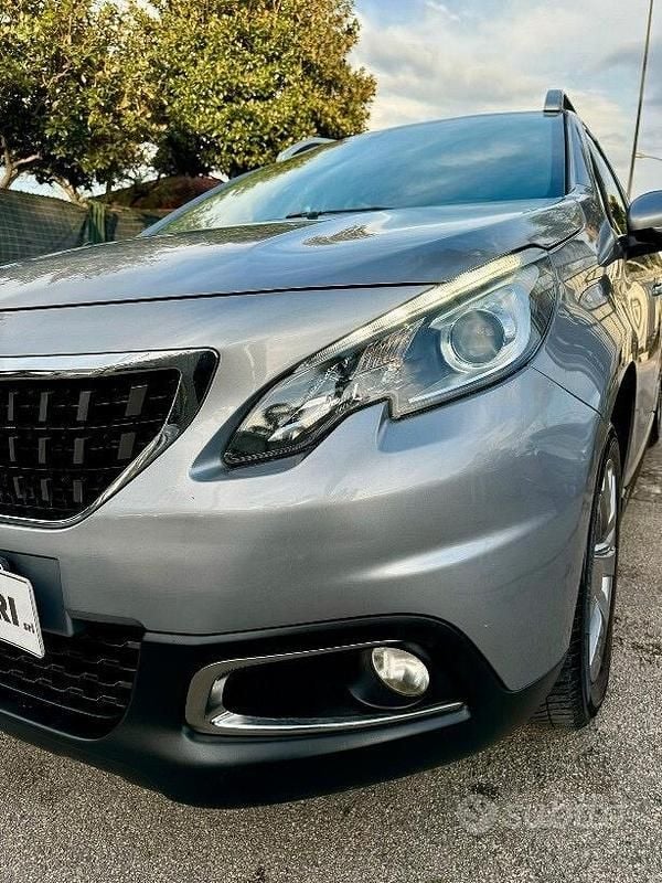 Usata Peugeot 2008 100 CV (73 kW) 2018 Grigio SUV