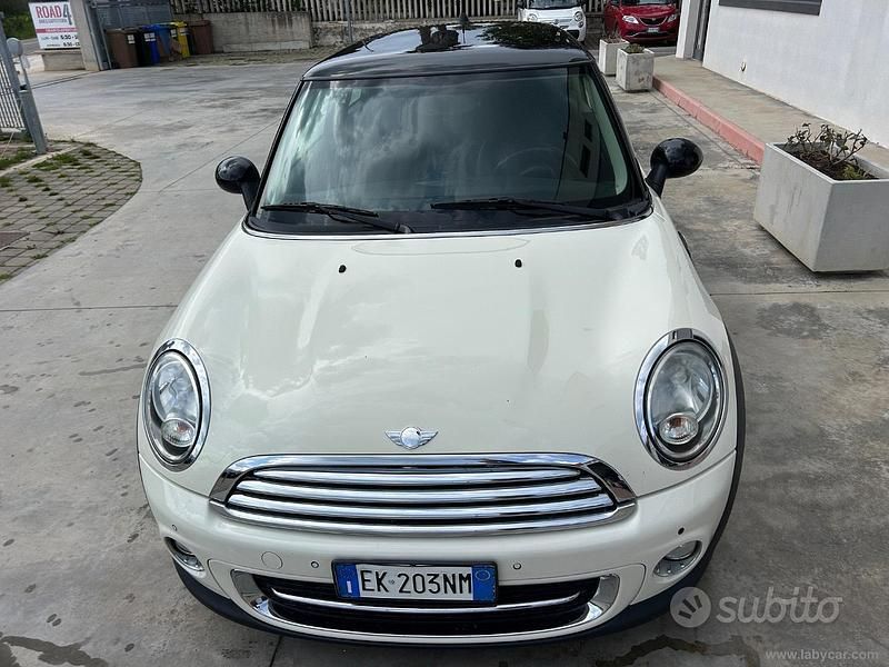 Usata Mini Cooper D 111 CV (81 kW) 2011 Bianco Utilitaria