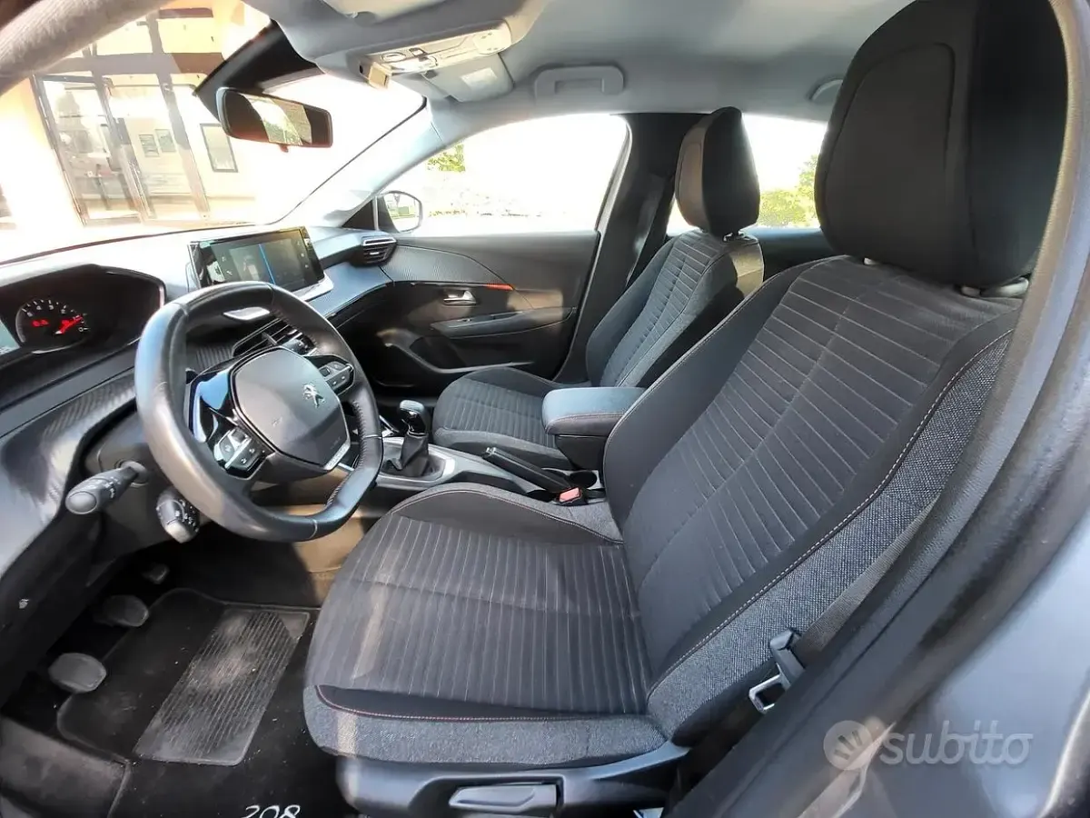 Usata Peugeot 208 Allure 75 CV (55 kW) 2023 Grigio Utilitaria