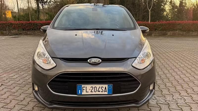 Begagnad Ford B-MAX Titanium 90 HK (66 kW) 2017 Grå Minibuss