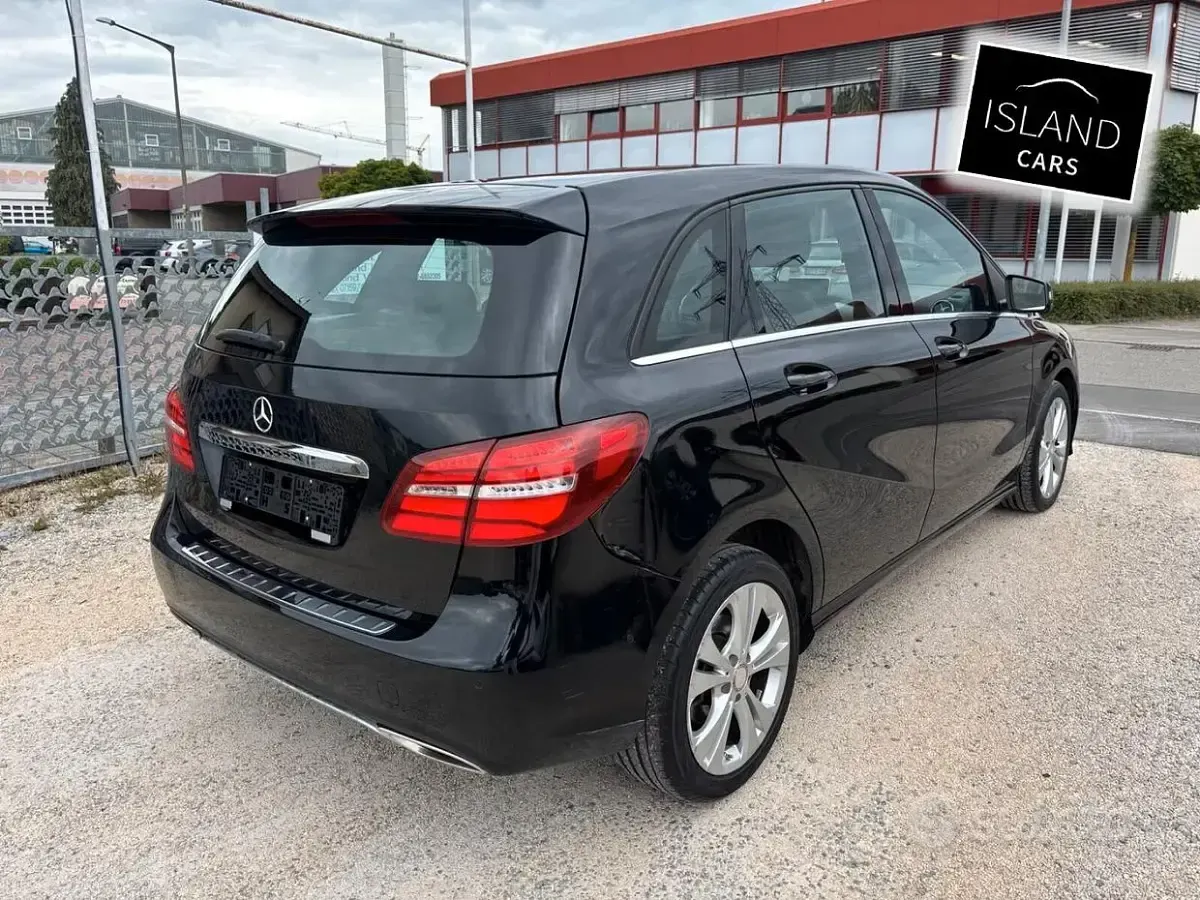Usata Mercedes B180 Urban 122 CV (89 kW) 2016 Nero Utilitaria