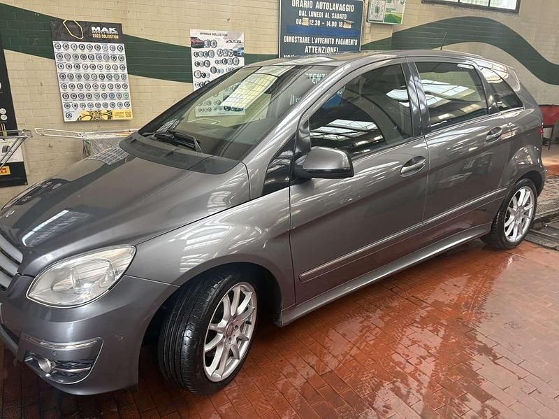 Usata Mercedes B200 136 CV (100 kW) 2009 Argento Monovolume