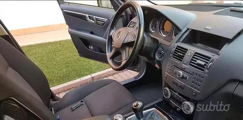 Usata Mercedes C200 136 CV (100 kW) 2010 Nero Station wagon