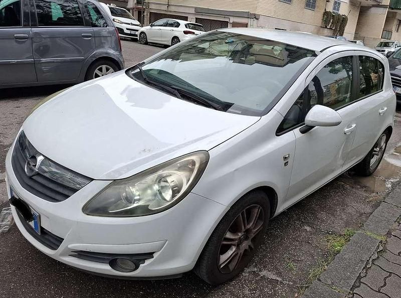 Usata Opel Corsa Edition 86 CV (63 kW) 2011 Bianco Utilitaria