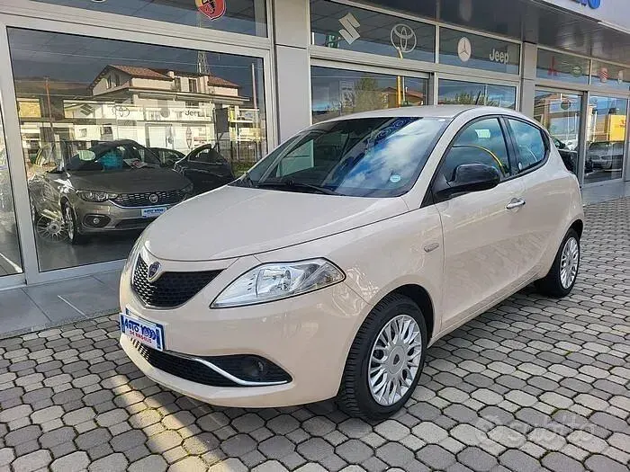 Usata Lancia Ypsilon 69 CV (50 kW) 2017 Beige Utilitaria