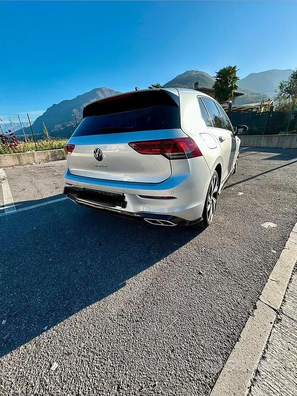 Usata VW Golf VIII R-line 150 CV (110 kW) 2021 Grigio Utilitaria
