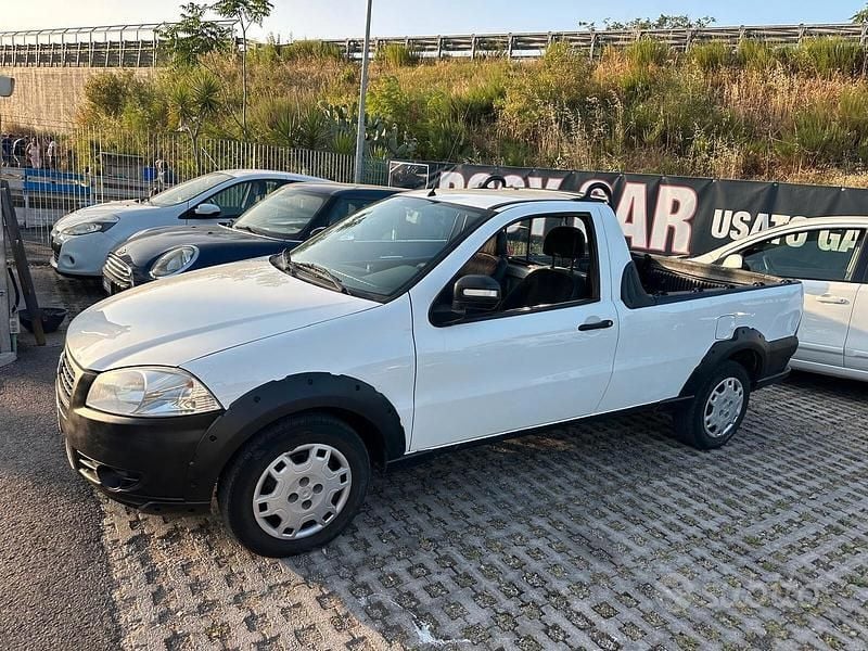 Bianco Usata 2012 Fiat Strada Pick-up | 6600 € (Super prezzo) - Immagine 1/4