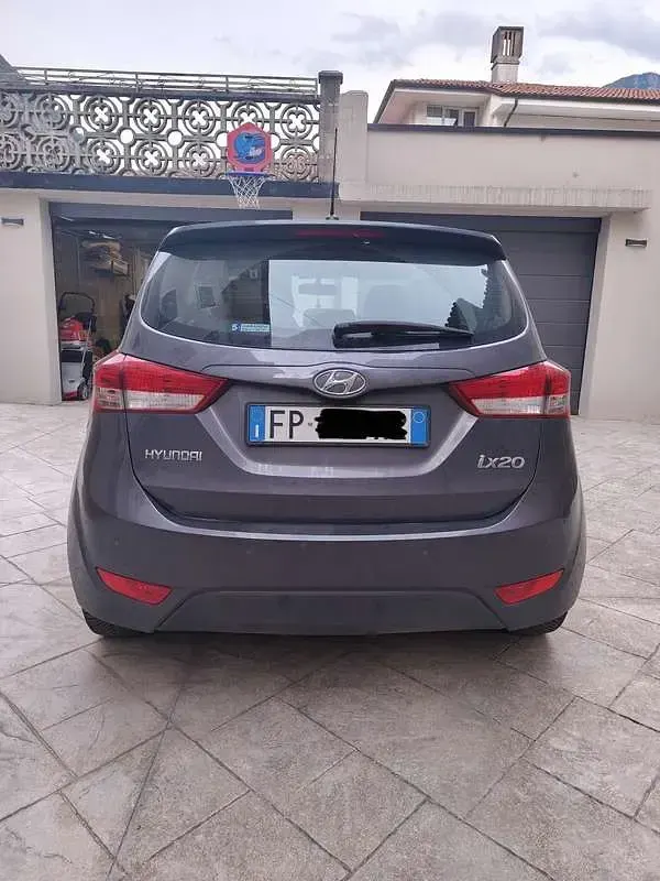 Usata Hyundai ix20 90 CV (66 kW) 2018 Grigio Utilitaria