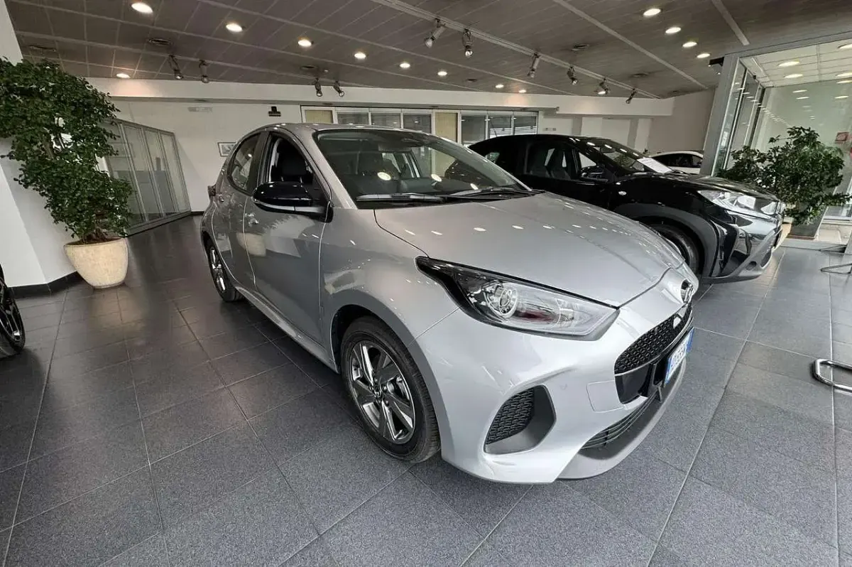 Nuova Mazda 2 Exclusive-Line 116 CV (85 kW) 2026 Stormy silver Utilitaria