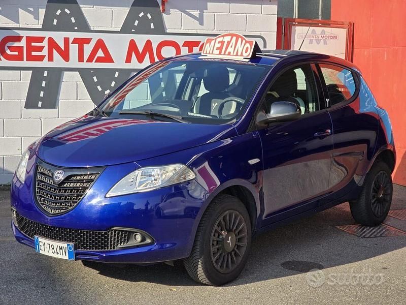 Usata Lancia Ypsilon 85 CV (62 kW) 2015 Blu Utilitaria