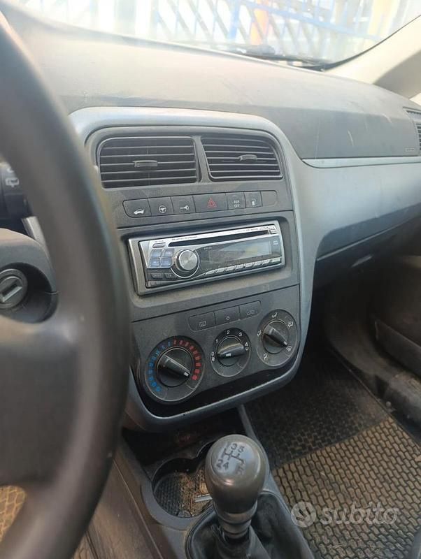 Usata Fiat Grande Punto 77 CV (56 kW) 2009 Grigio Utilitaria