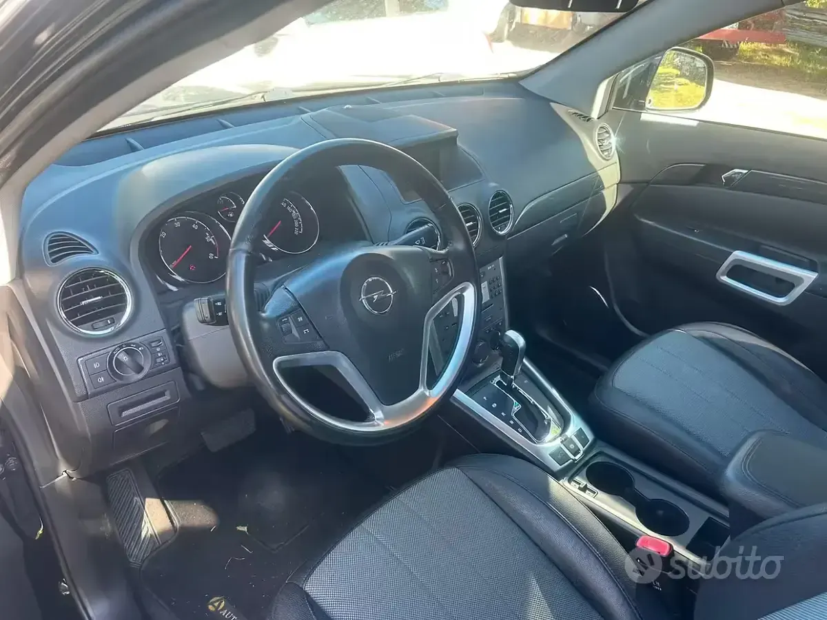 Usata Opel Antara 163 CV (119 kW) 2012 Nero SUV