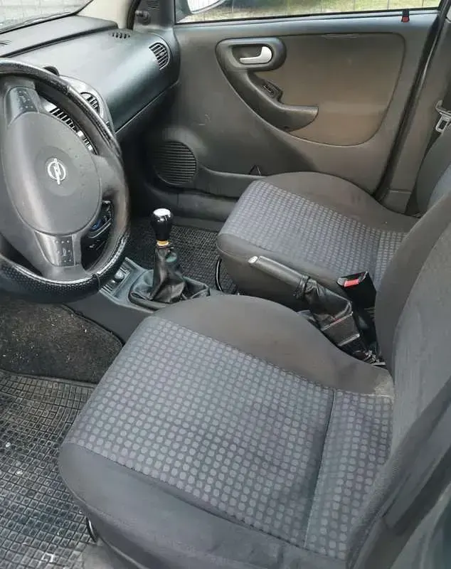 Usata Opel Corsa Cosmo 69 CV (50 kW) 2004 Utilitaria