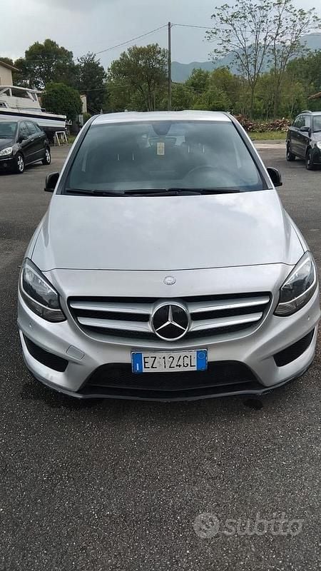 Usata Mercedes B180 AMG 109 CV (80 kW) 2016 Grigio Monovolume