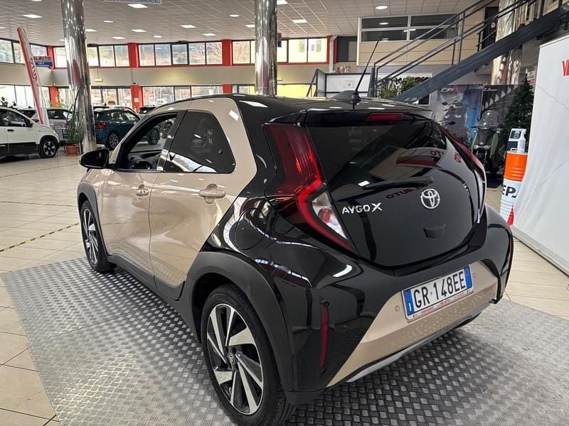 Usata Toyota Aygo X Lounge 72 CV (52 kW) 2023 Oro SUV