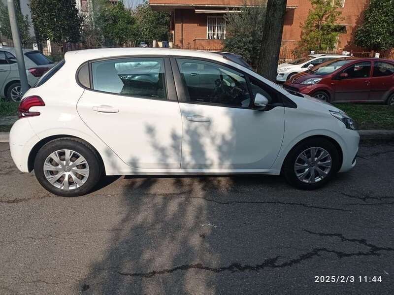 Bianco Usata 2019 Peugeot 208 Active Due volumi | 10.250 € (Buon prezzo) - Immagine 1/4