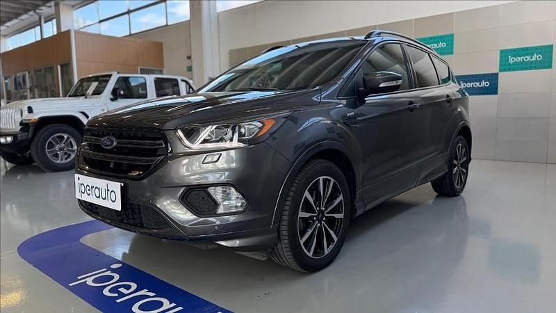 Usata Ford Kuga ST-Line 150 CV (110 kW) 2017 Grigio metallizzato SUV