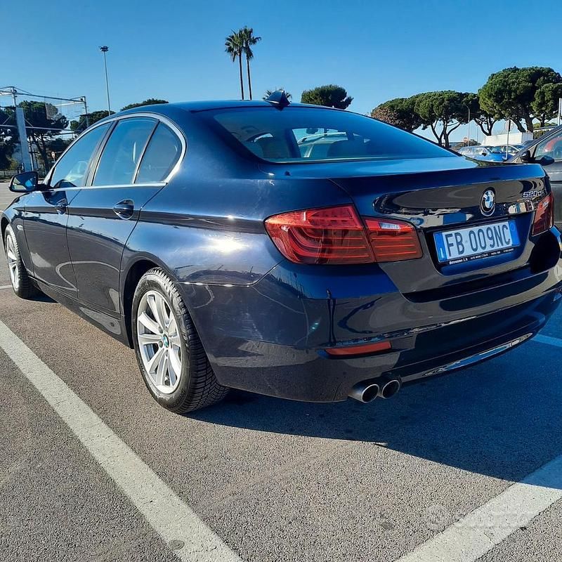 Usata BMW 520 Luxury Line 184 CV (135 kW) 2015 Blu Berlina