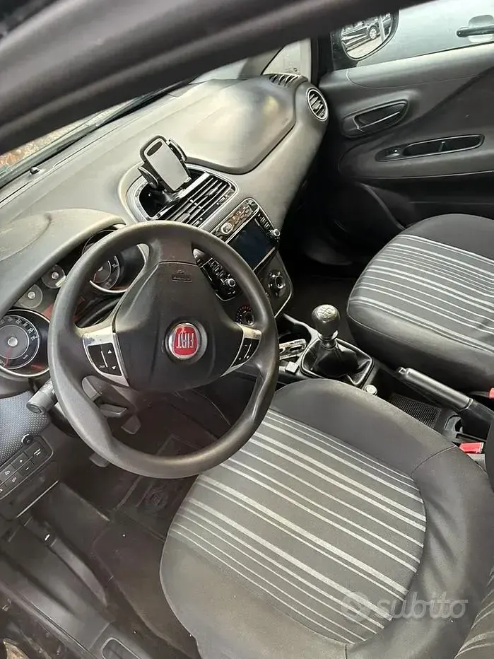Usata Fiat Grande Punto 77 CV (56 kW) 2011 Nero Utilitaria