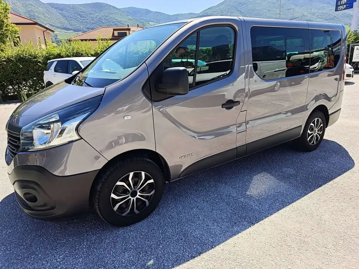 Usata Renault Trafic Expression 125 CV (91 kW) 2017 Grigio Monovolume