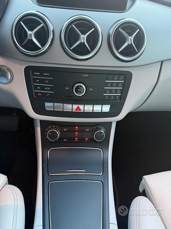 Usata Mercedes B200 2018 Grigio Monovolume